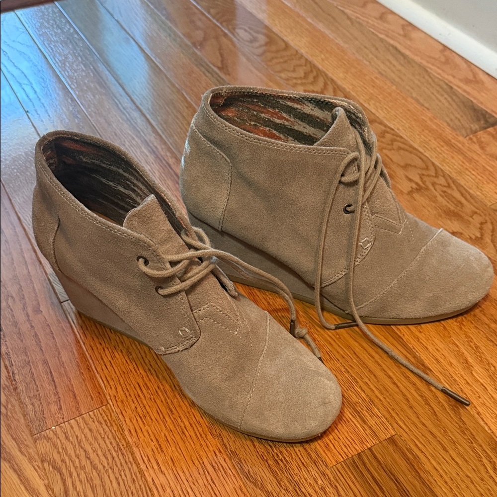 Toms Women's Tan Suede Wedge Shoes